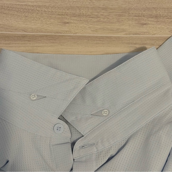 lululemon Airing Easy SS Button Down Shirt XL Light Gray - Picture 11 of 12